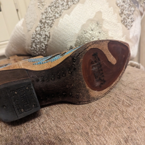 Corral Vintage Hearts and Wings Boots . - Picture 5 of 8